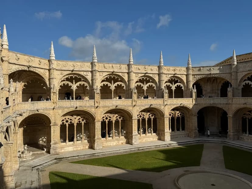 Detailed Manueline architecture at Jerónimos Monastery