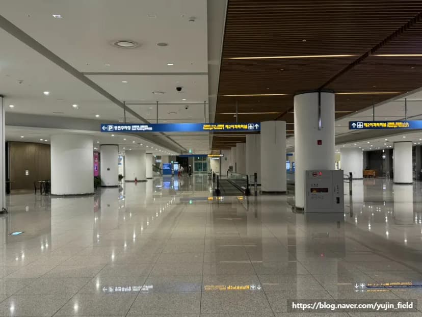 ภาพตอนออกจากช่องตรวจตั๋วรถไฟใต้ดิน