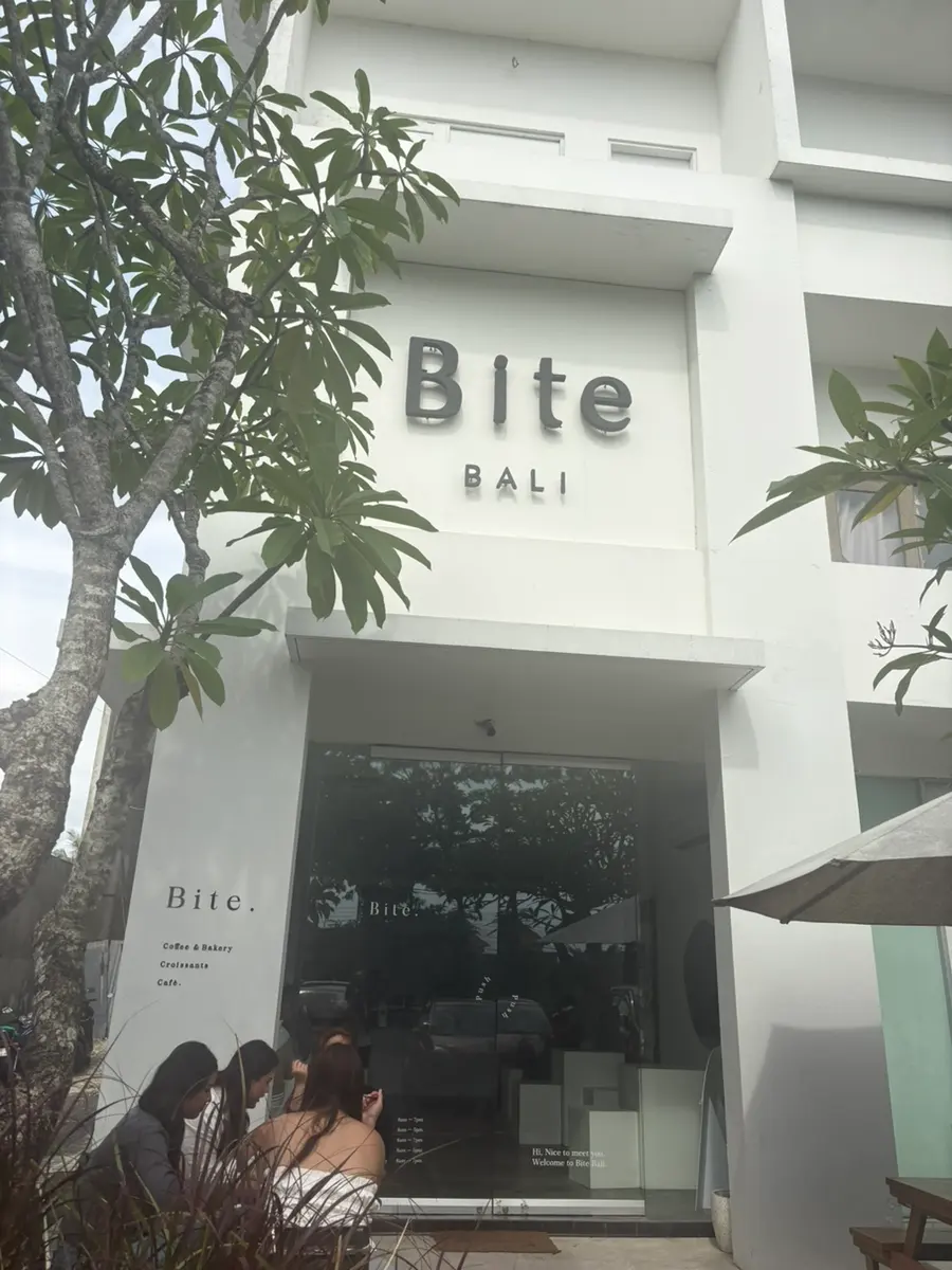 Bite Bali interior seating and modern design