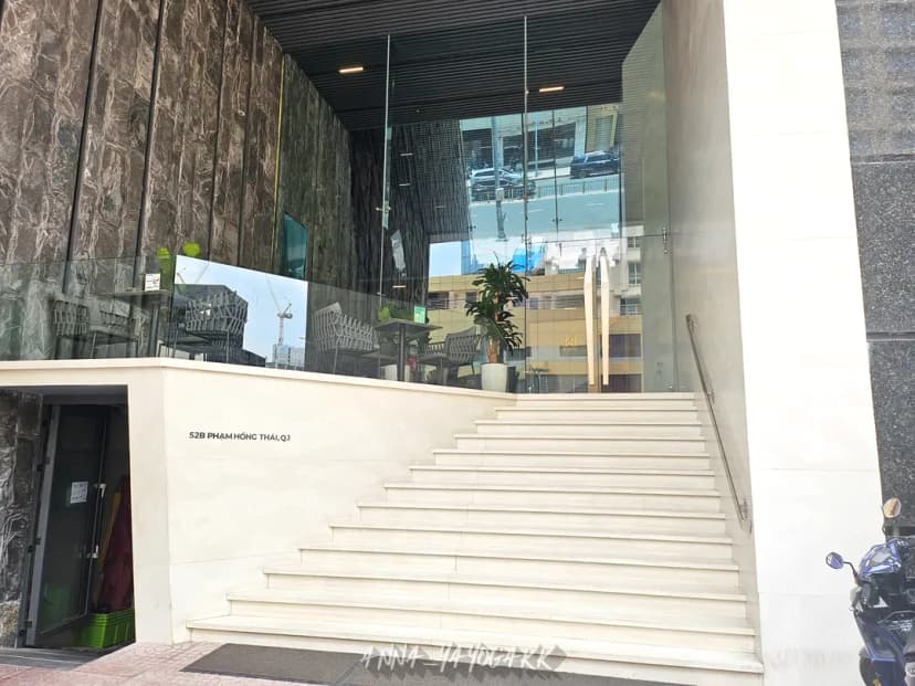 호치민 1군 숙소 M시티 호텔 사이공 입구 모습