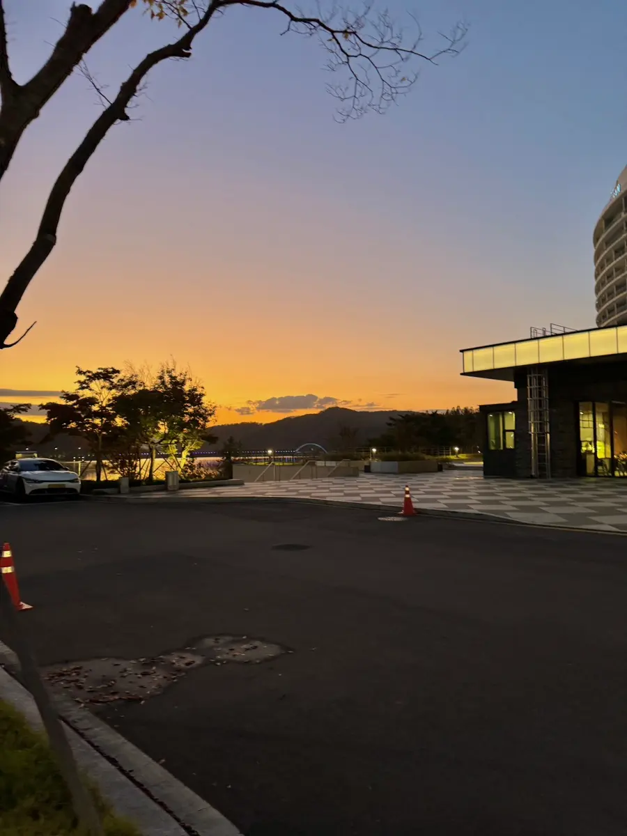 Spacious parking lot at the Gyeongju hotel