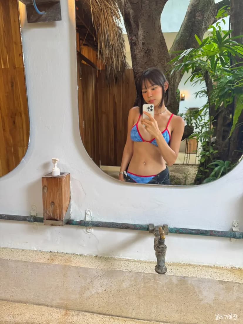 Mrs Sippy pool club vibe