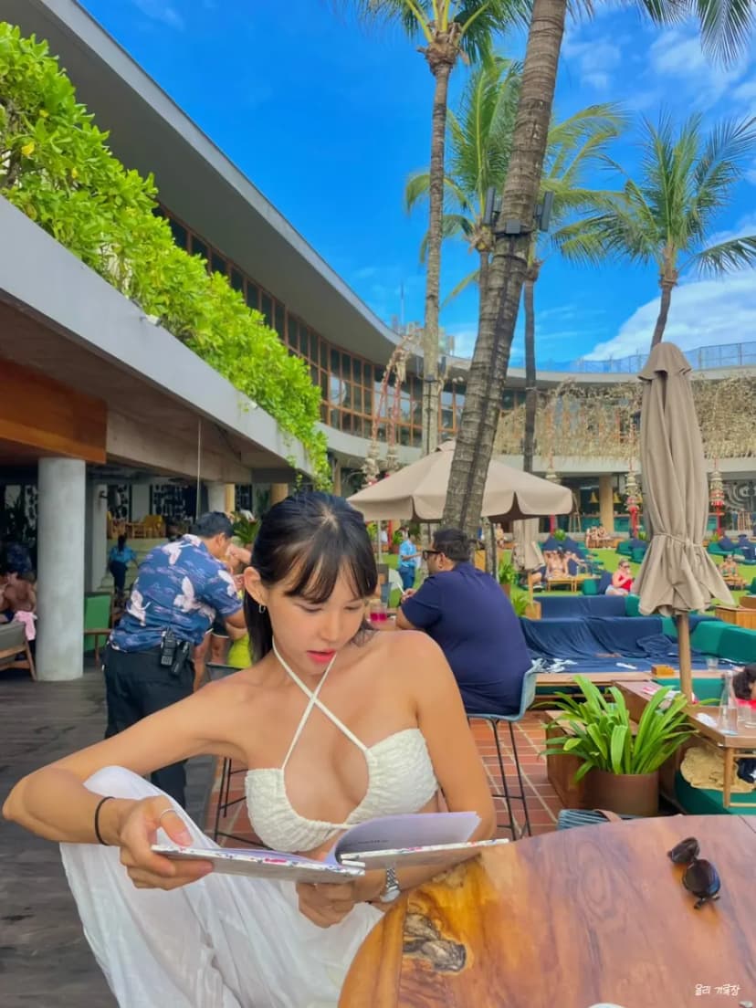 Potato Head Beach Club Atmosphere