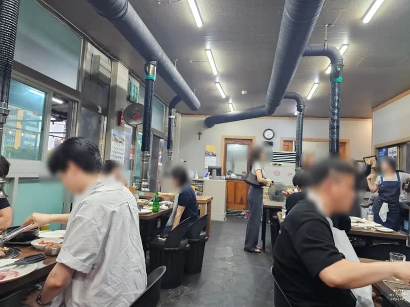 Inside Solji Sikdang