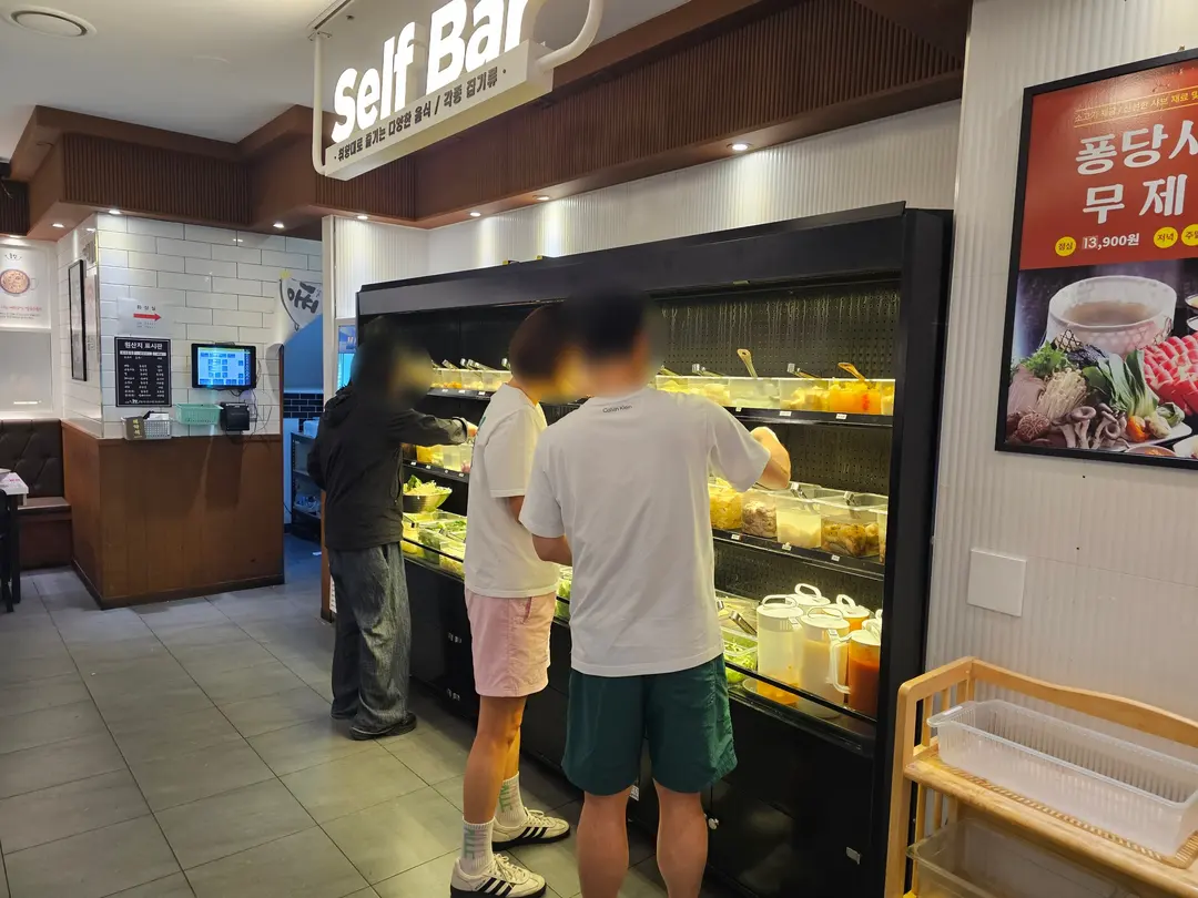 豐堂涮涮鍋的豐盛自助吧