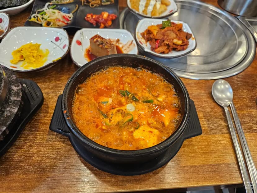 Inside Ilpum Sundubu