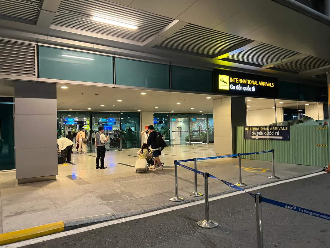 峴港機場入境人潮
