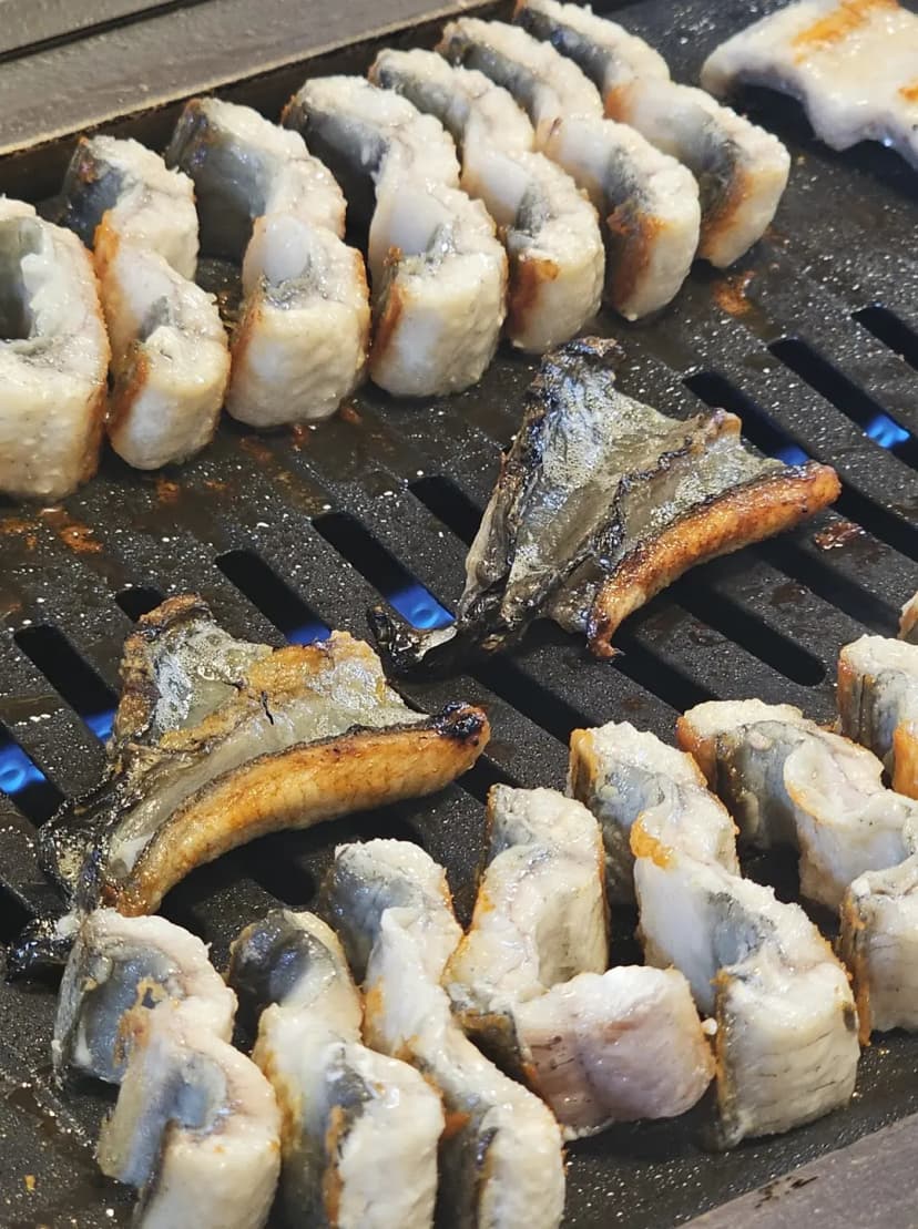 Grilled Eel Table Setup