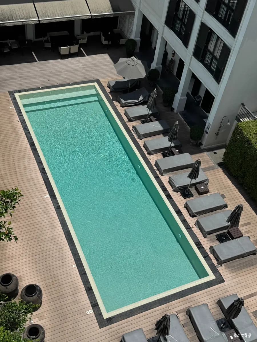 รีวิว Burisiri Hotel เชียงใหม่ 2026: ที่พักนิมมานหลักพัน วิวสระสวย