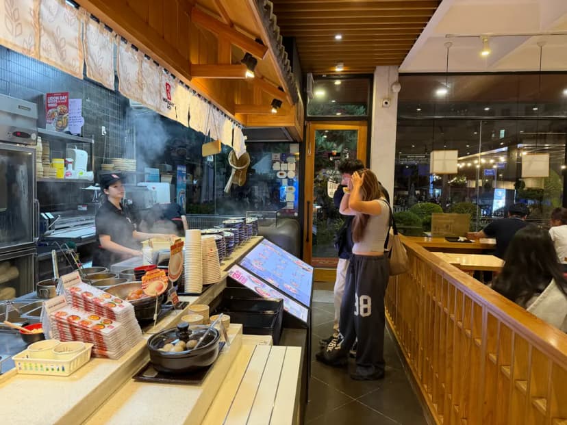 บรรยากาศการสั่งอาหารในร้าน