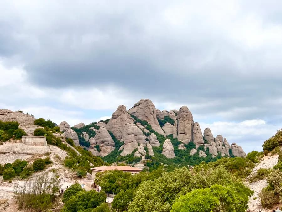 Montserrat & Sitges ทัวร์ 2026: รีวิววันเดย์ทริปบาร์เซโลนา