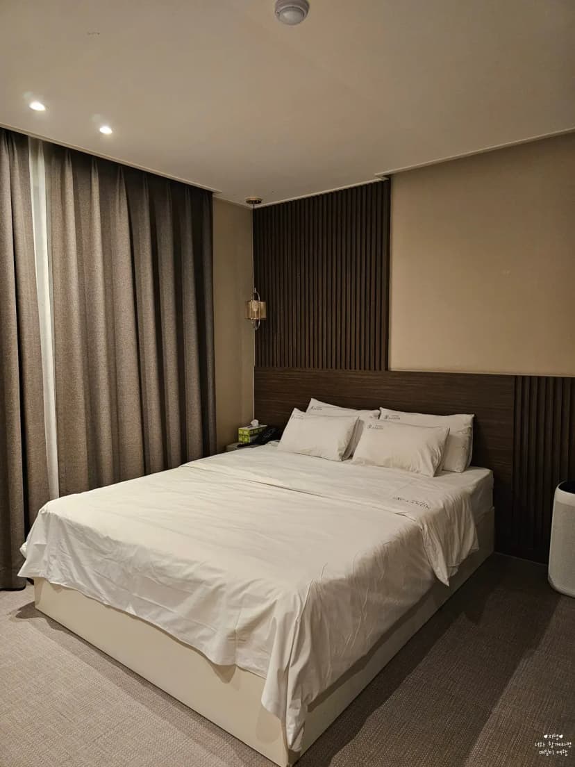 Anon Hotel Jochiwon room interior