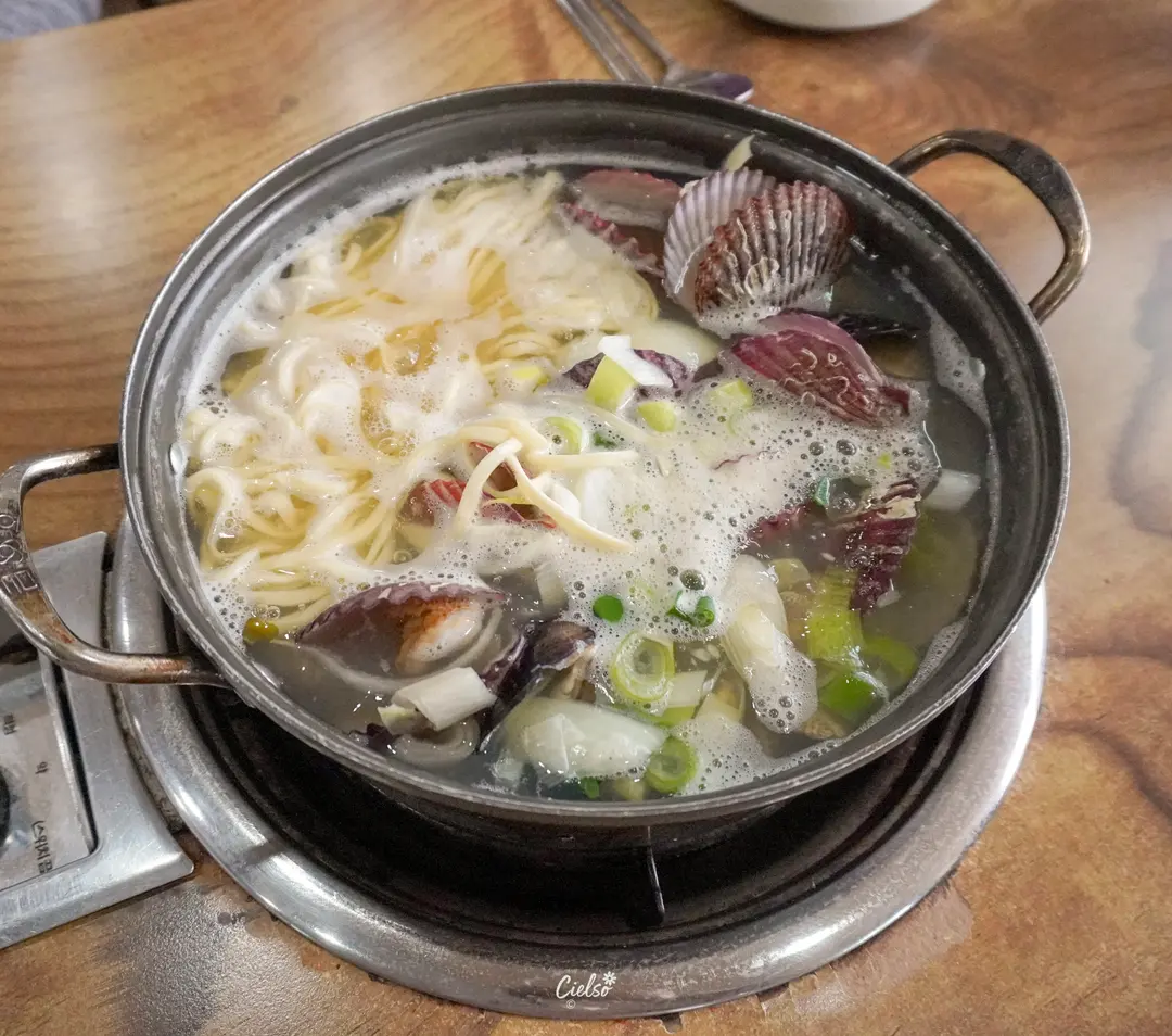 태안 안면도 맛집 든든한 식사 가능한 전통딴뚝칼국수