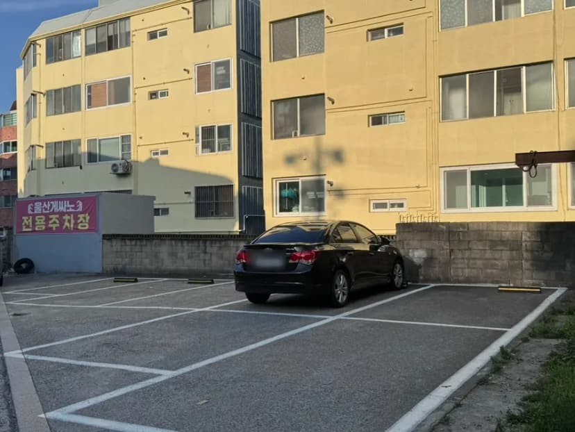 Spacious parking lot at Gaessano Ulsan