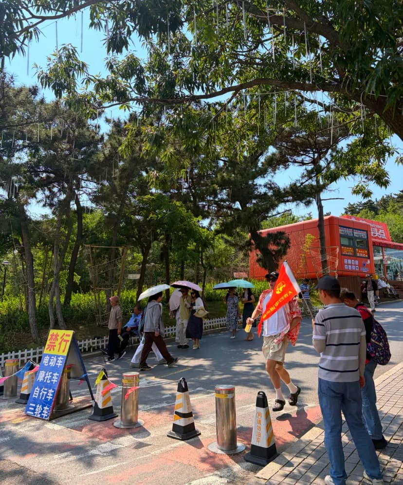 Walking towards Huoju 8th Street