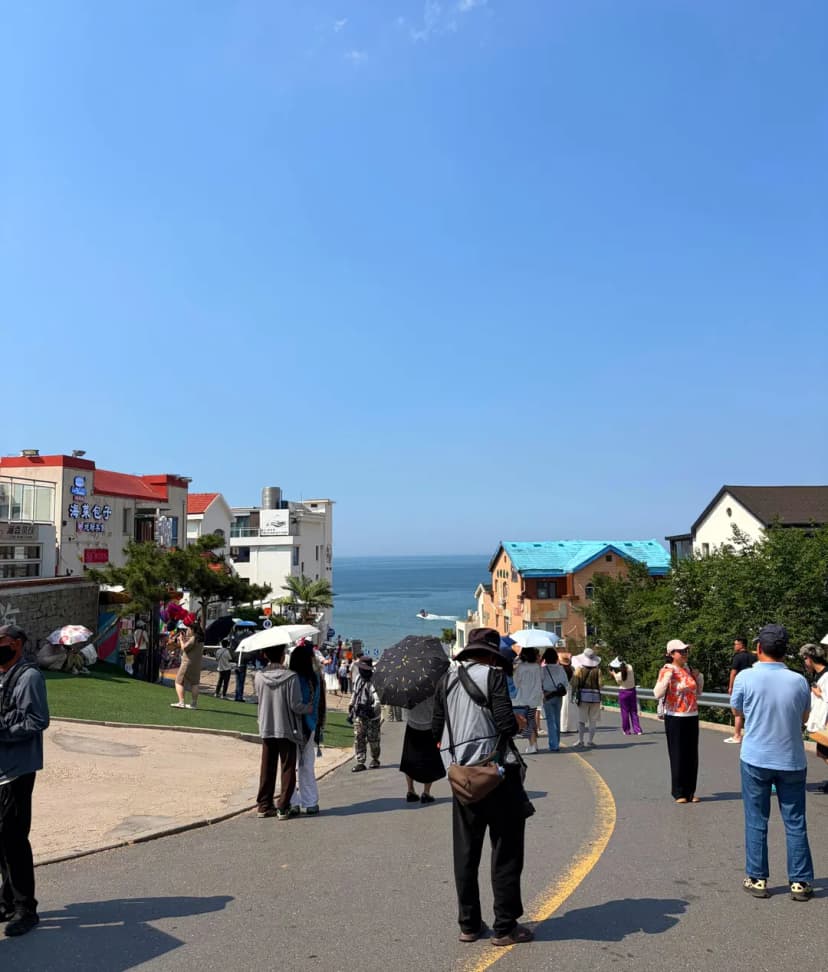 Crowds of visitors at Huoju 8th Street