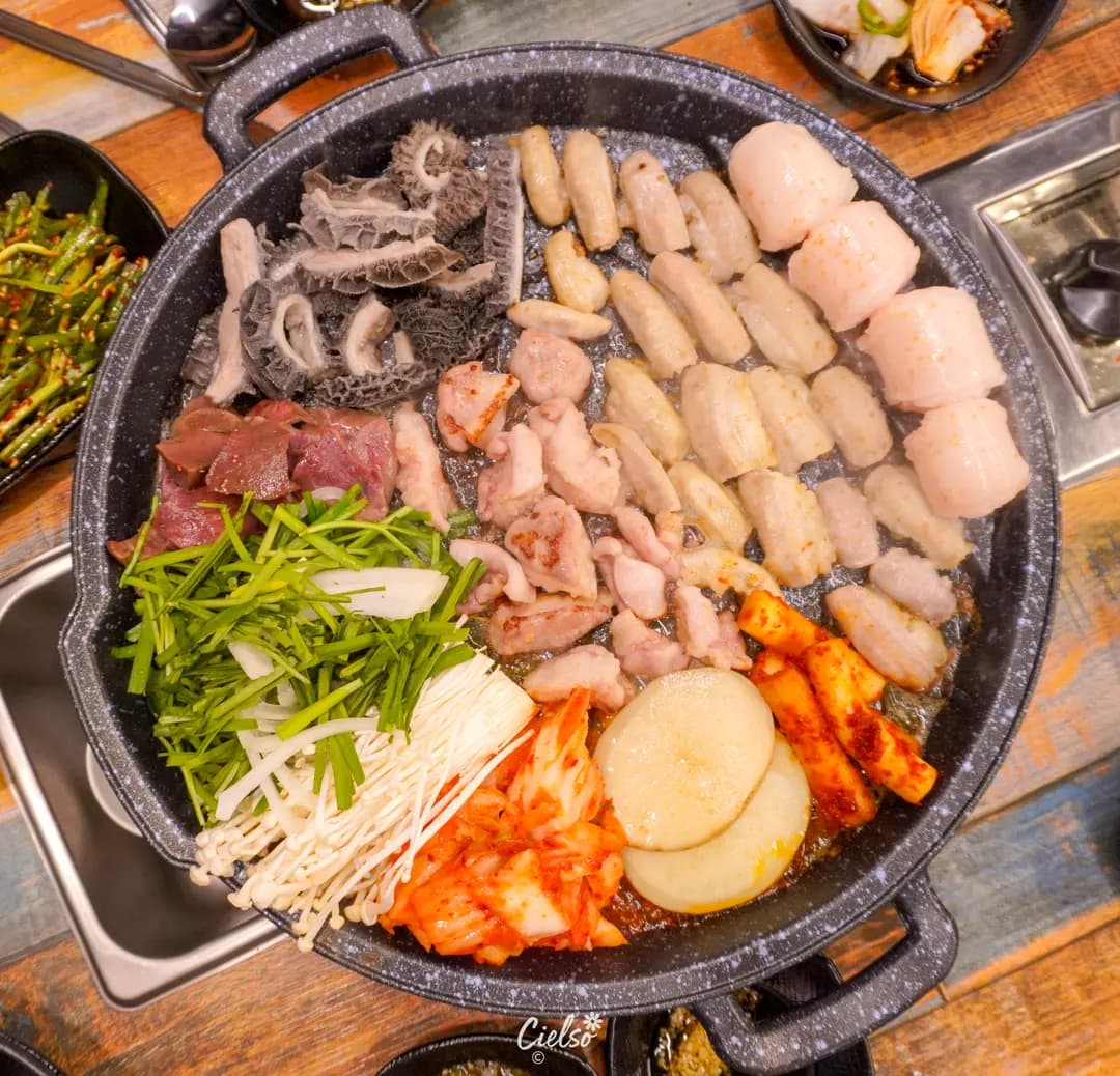 รีวิวร้านกุปชัง Daebak Hwangso Gopchang คิมโป: สายเนื้อห้ามพลาด!