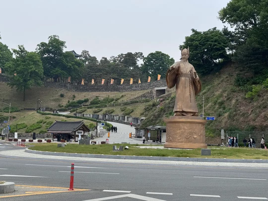 Gongsanseong Fortress Gongju 2026: Morning Walk & Ticket Discounts