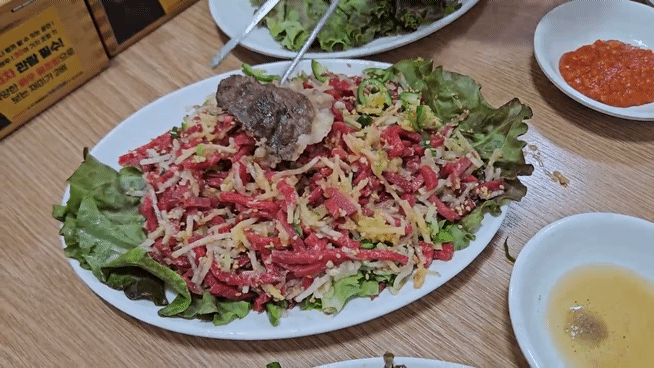 종로 육회 맛집 자연스레 낮술하는 곳 백제정육점