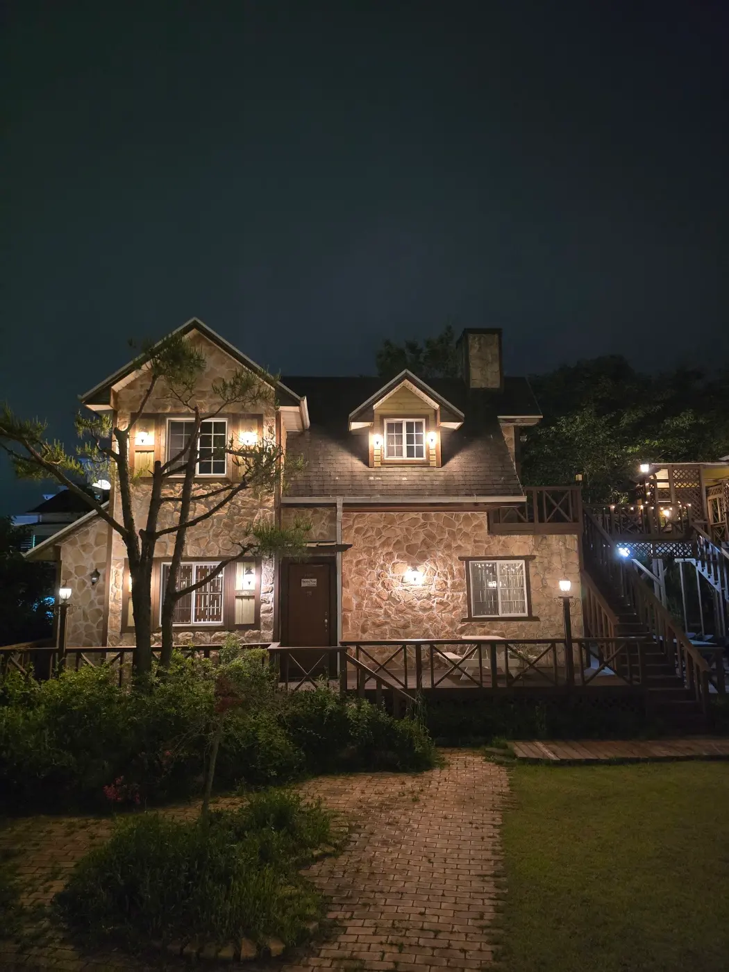 Art In Tiara Pension Gyeongju Review 2026: Pool, BBQ & Great Value