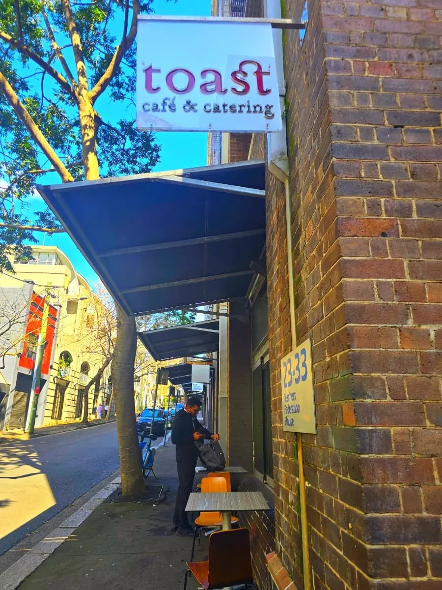 รีวิว Toast Cafe Surry Hills ซิดนีย์ 2026: คาเฟ่ลับใจกลางเมืองสุดชิค