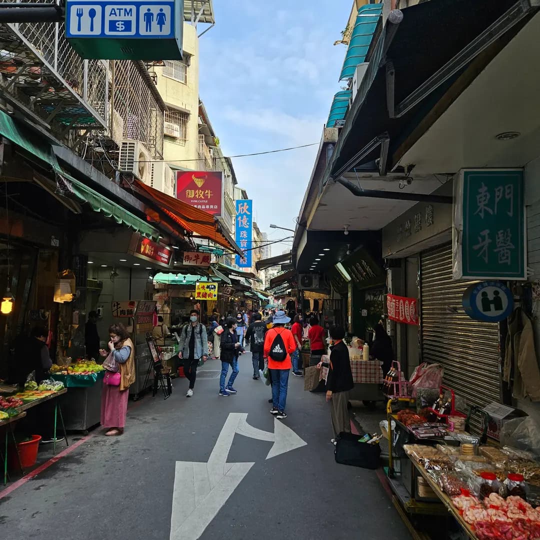 รีวิว Dongmen Hotel Taipei 2026: ที่พักประหยัด 0.5 คืน ใกล้ตลาด