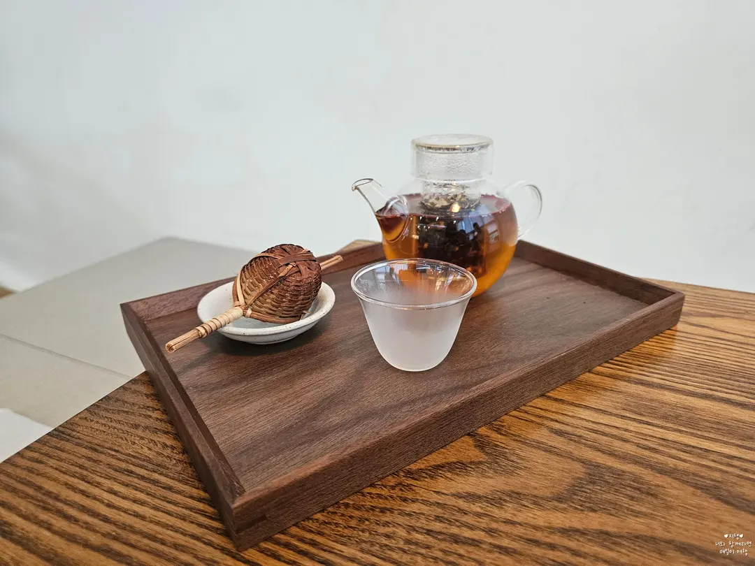 Uyeonmot Teahouse Jeju: Aromatic Tea Tasting in Nohyeong-dong
