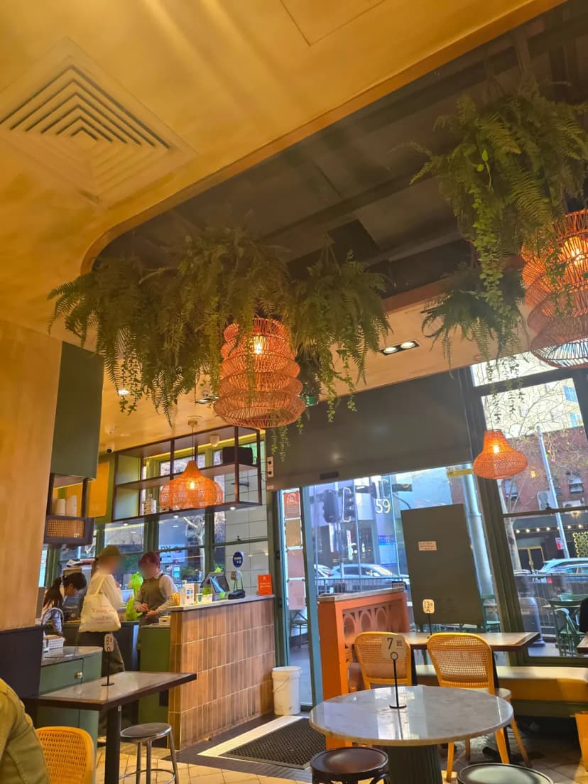 การตกแต่งภายในร้าน Abb Air Thai Kitchen