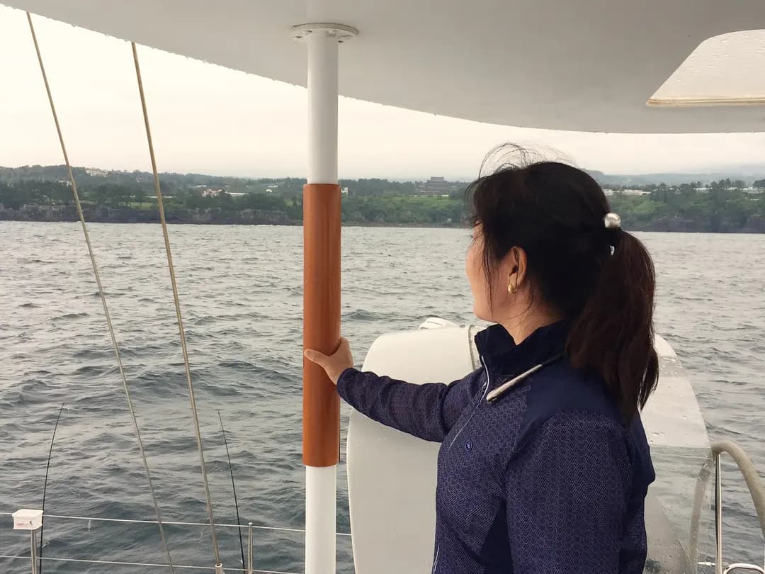 ล่องเรือยอชต์ชมพระอาทิตย์ตกดินที่ซอกวีโพ สัมผัสลมทะเลเย็นๆ ท่ามกลางท้องทะเลสีแดงฉาน