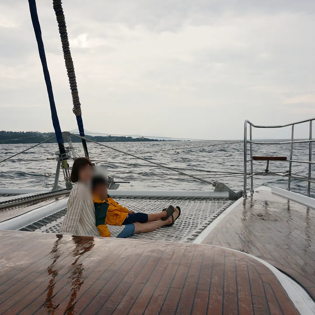 Seogwipo Yacht Sunset Tour 2026: An Autumn Jeju Sea Experience