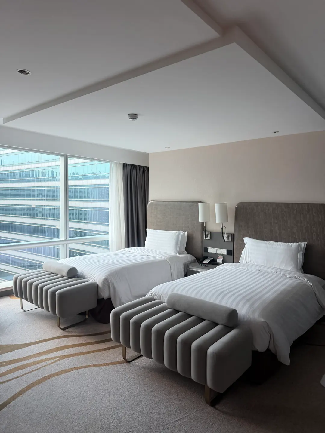 รีวิว Pullman Central Shanghai 2026: โรงแรม 5 ดาวพร้อมสระว่ายน้ำสุดปัง!