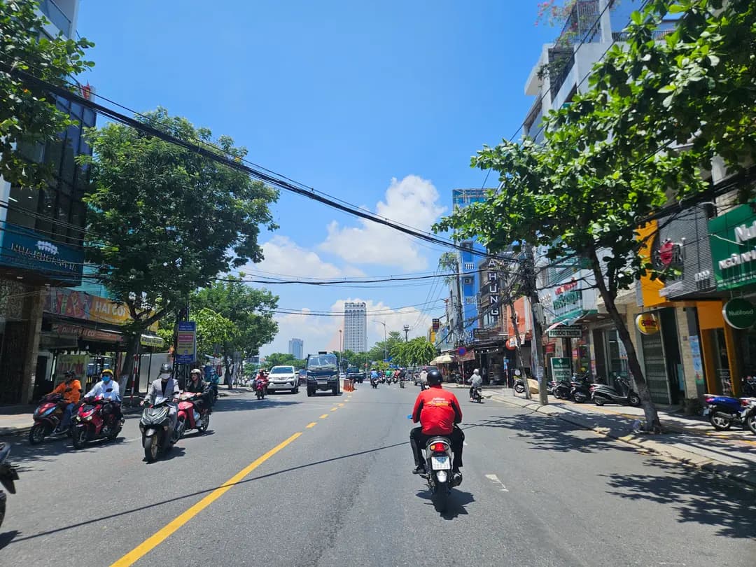 สภาพอากาศดานัง 2026: กันยายน-ตุลาคม ฮอยอัน บานาฮิลล์ แต่งตัวยังไงดี?