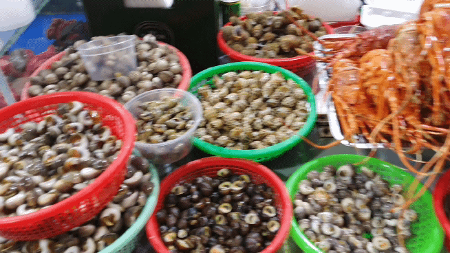 รีวิว Ốc Oanh โฮจิมินห์ 2026: ร้านอาหารทะเลโลคอล ฟินสุดๆ!