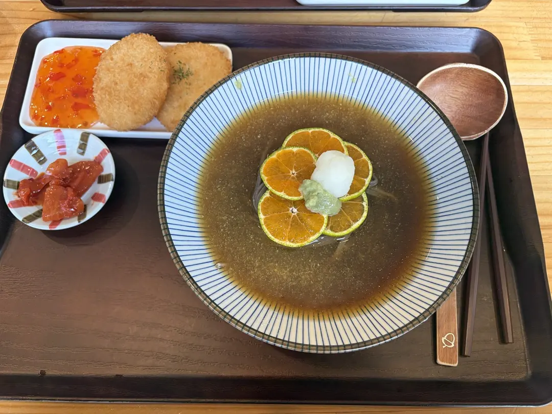 รีวิว Dotori Kitchen เชจู 2026: โซบะส้มเขียวหวานใกล้สนามบิน
