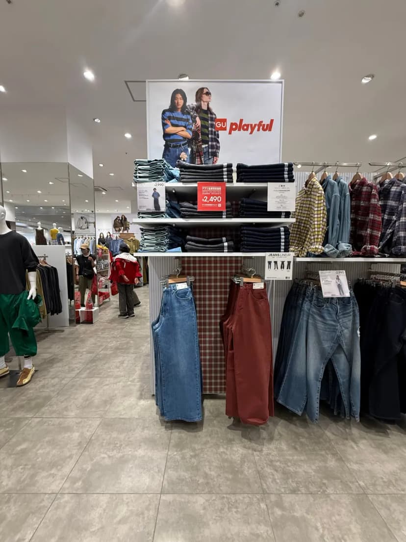 GU clothing display