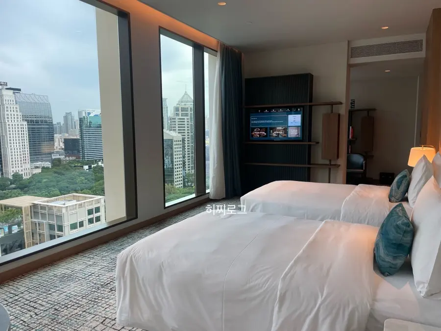 Kimpton Maa-Lai Bangkok Review 2026: Luxury 5-Star Twin Rooms & Prices