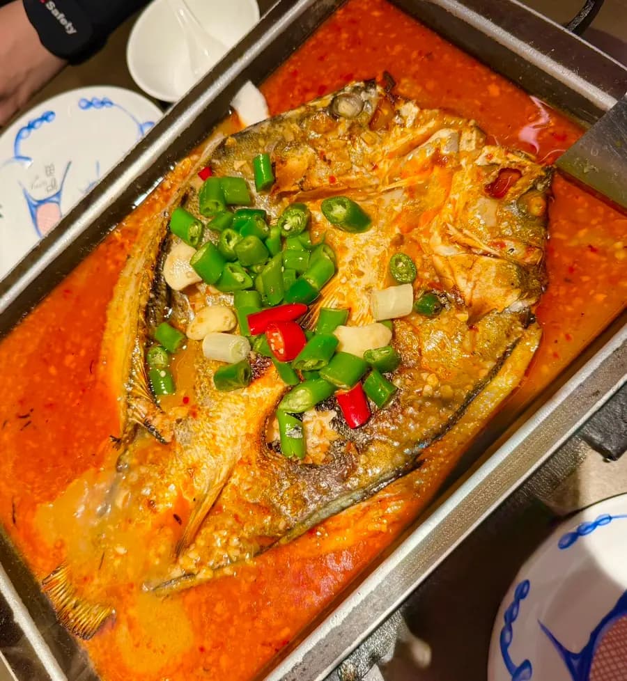 รีวิว Luyu ปลาเผาชิงเต่าที่ MixC Mall: ฟินง่าย ใกล้โรงแรม 2026