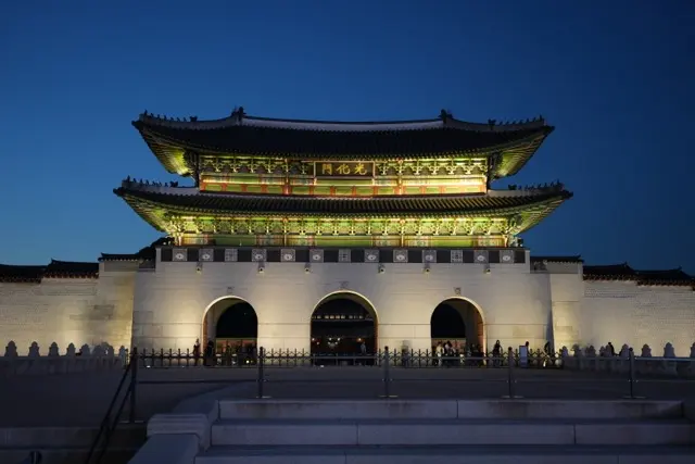 Gyeongbokgung Night Opening 2026: Tickets, Hanbok & Free Entry