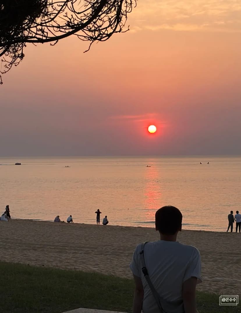 夕暮れ時の国際海水浴場