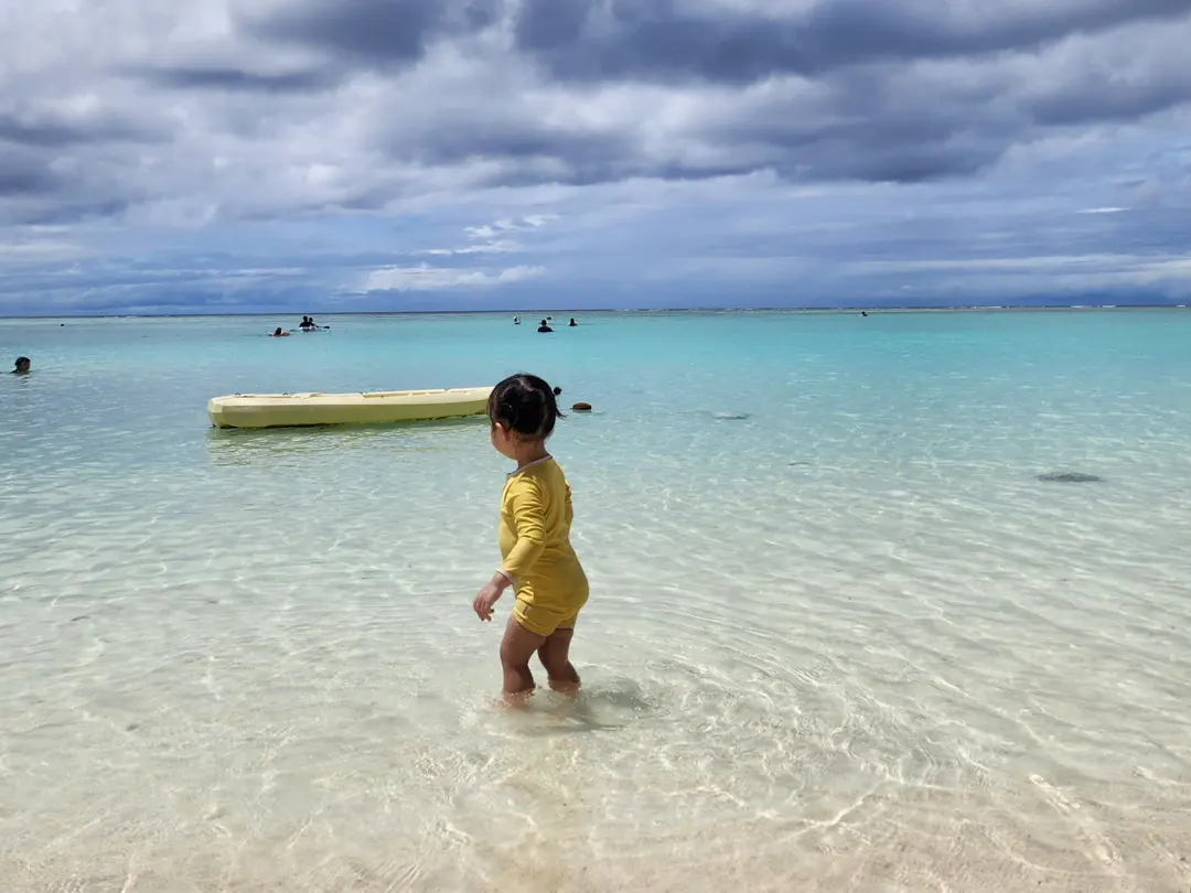 グアム旅行記2026|子連れで楽しむエメラルドの海、タモンビーチの砂遊びと駐車場攻略法
