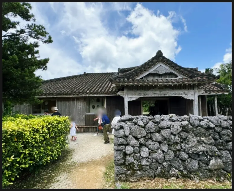 石垣やいま村の風景