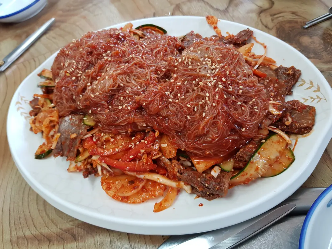 「美味しい奴ら」登場!木浦グルメ「ソレギ」の絶品水肉和えと冷麺を実食