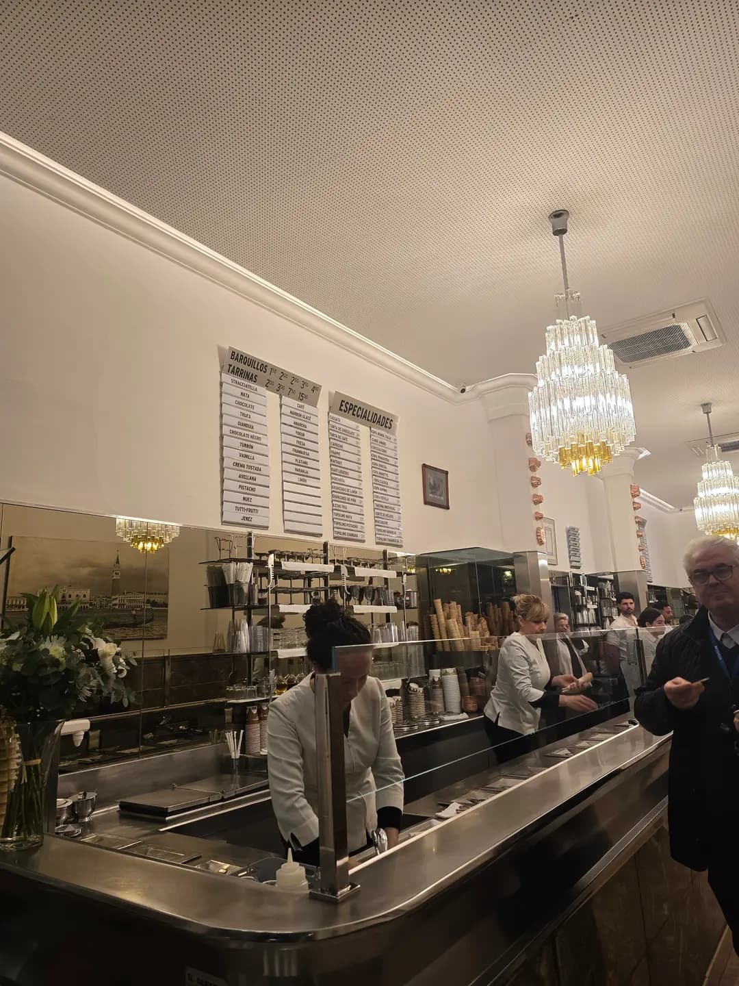 그라나다 젤라또 맛집 추천 현지인들로 가득한 아이스크림가게 Los Italianos