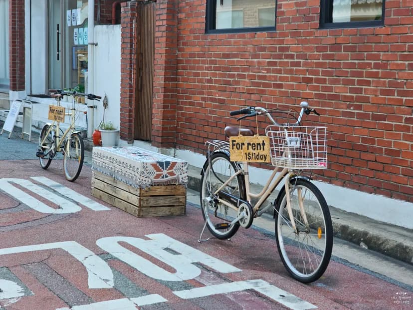 Front of On the Road Cafe, Cheongju Unnidan-gil