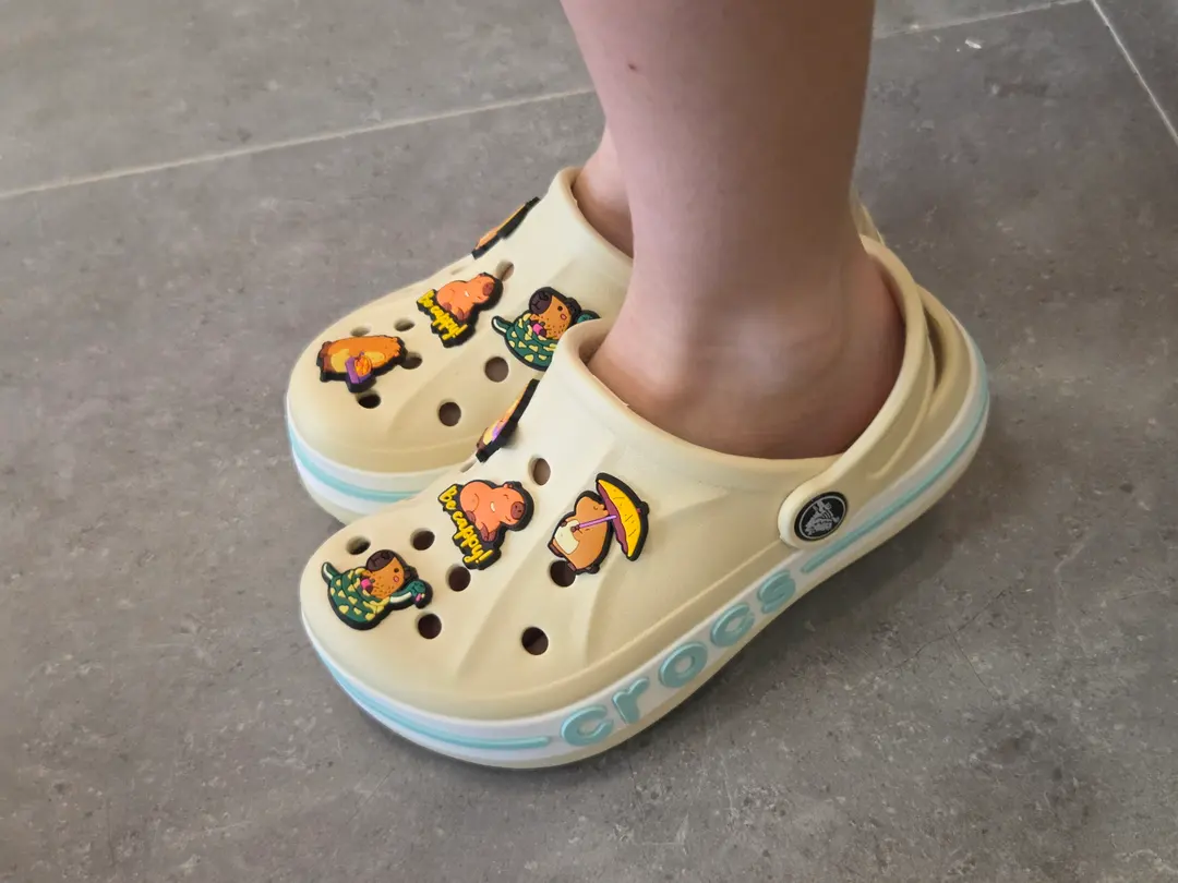 รีวิว Crocs ตลาดฮาน ดานัง 2026: ซื้อมา 3 เดือน คุณภาพยังปังไหม?
