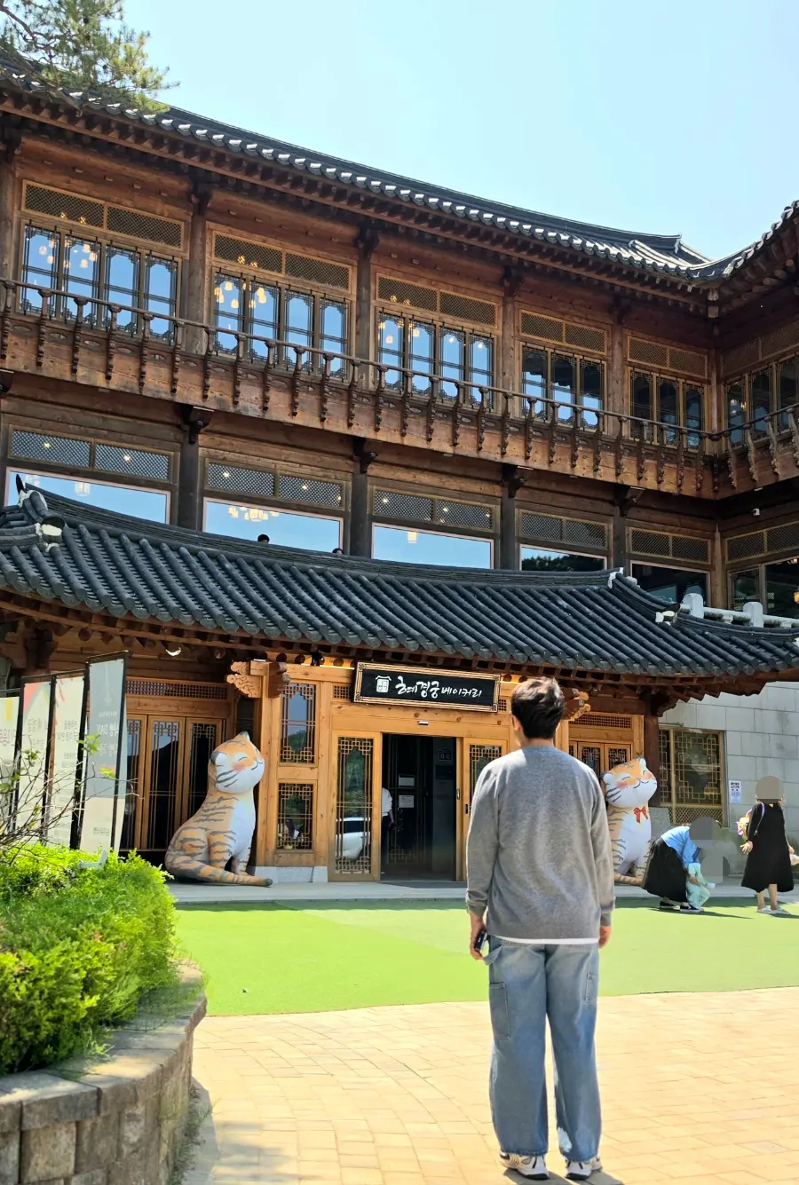 화성 보통저수지 대형카페 혜경궁 베이커리 주차 애견동반 가능