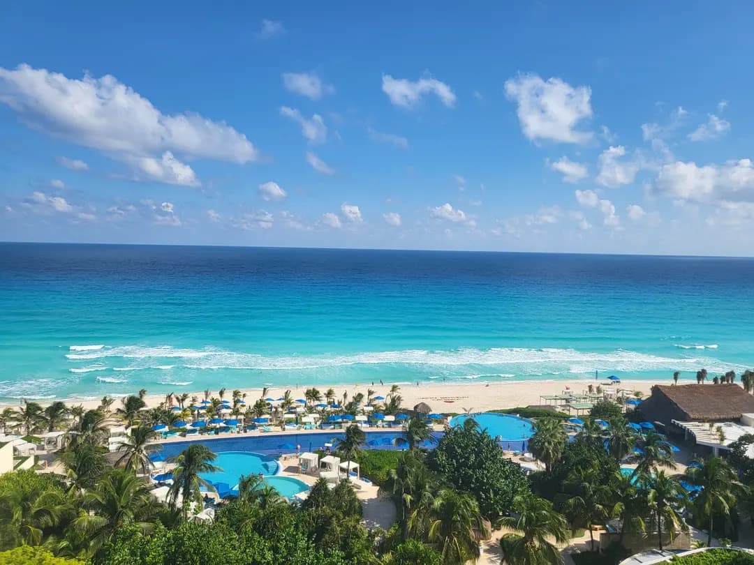 Cancun Hotel Zone vs. Playa del Carmen: Your 2026 Accommodation Guide
