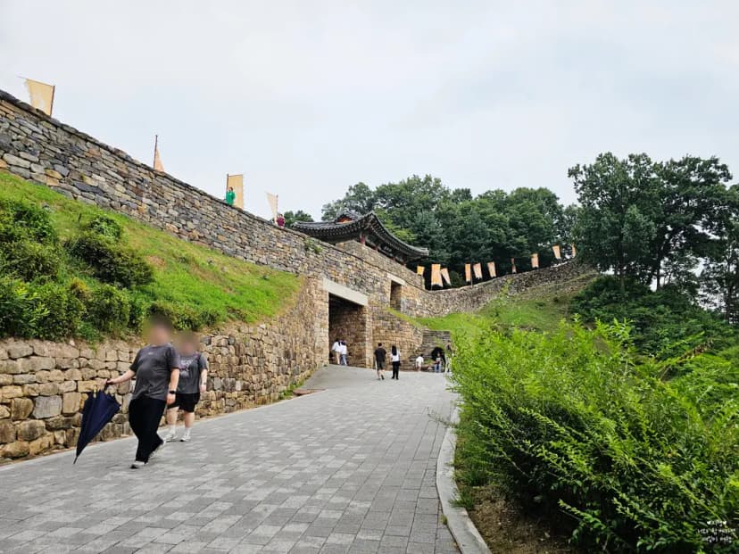 공산성 금서루로 들어가는 길