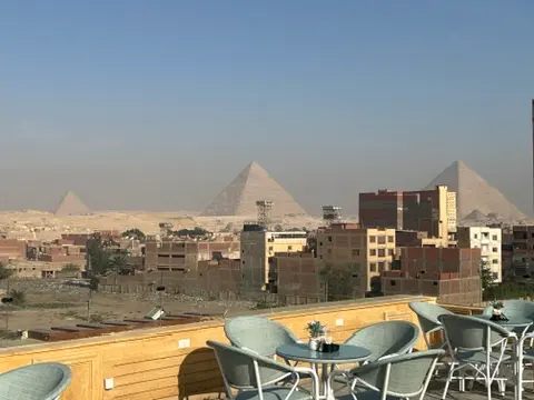 Crown Pyramids View Hotel Giza: Affordable Pyramid Views