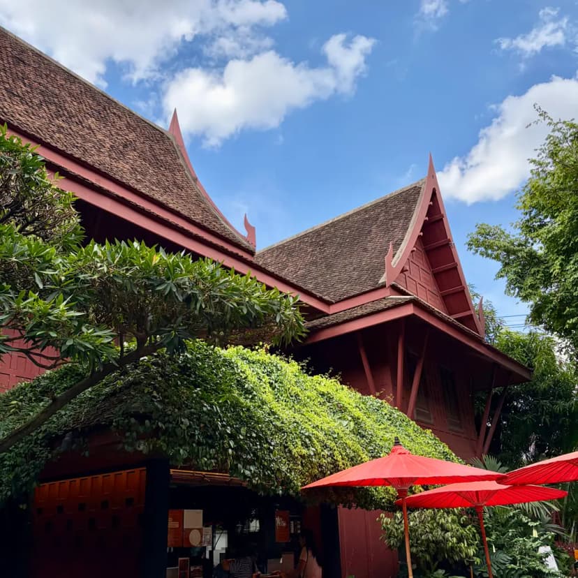 입구부터 화려한 짐 톰슨의 집 & 레스토랑